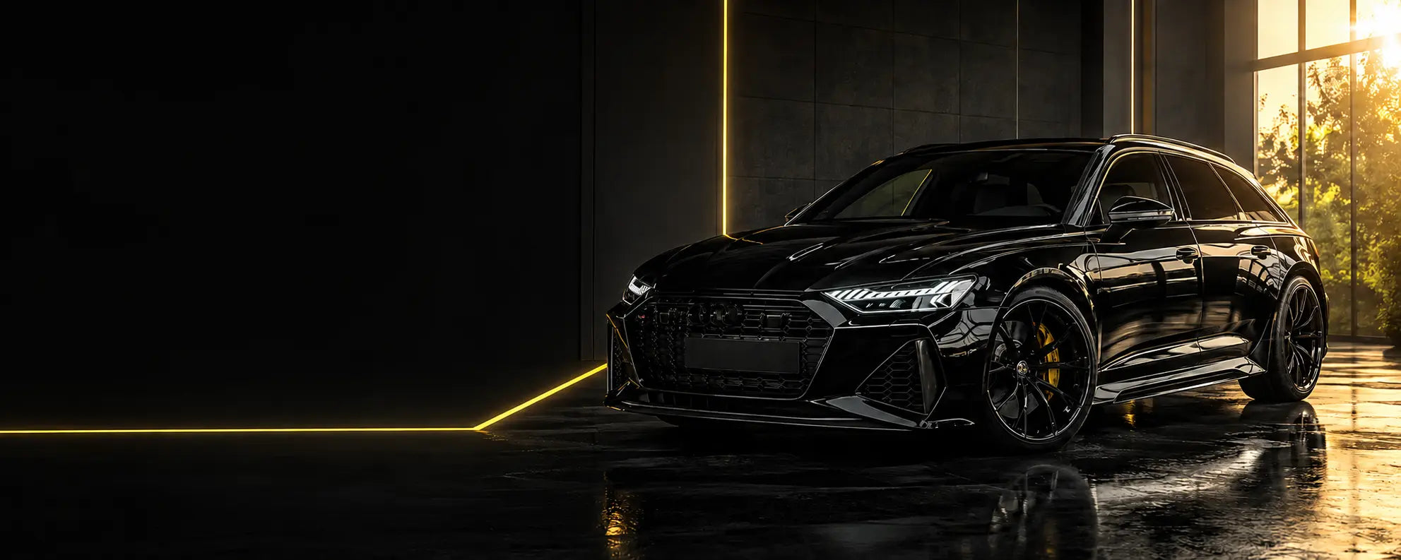 Glänzendes schwarzes Fahrzeug im FRAGO Detailing-Studio
